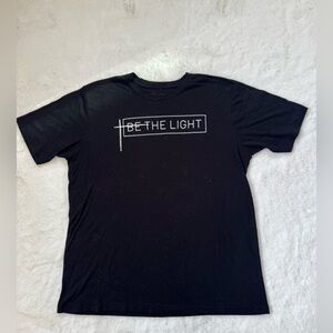 Itworks Be The Light Black Graphic top
